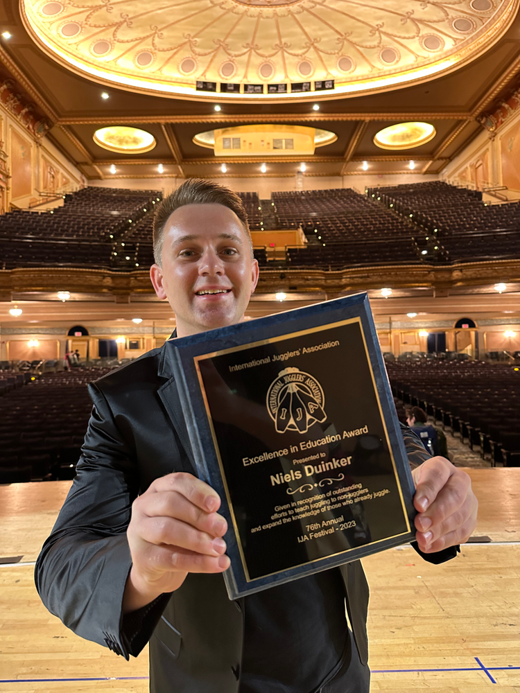 Niels Duinker with his IJA Excellence in Education Award
